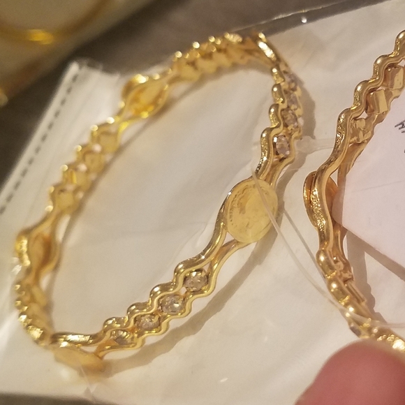 Golden bangles for Indian celebrations - Picture 2 of 2